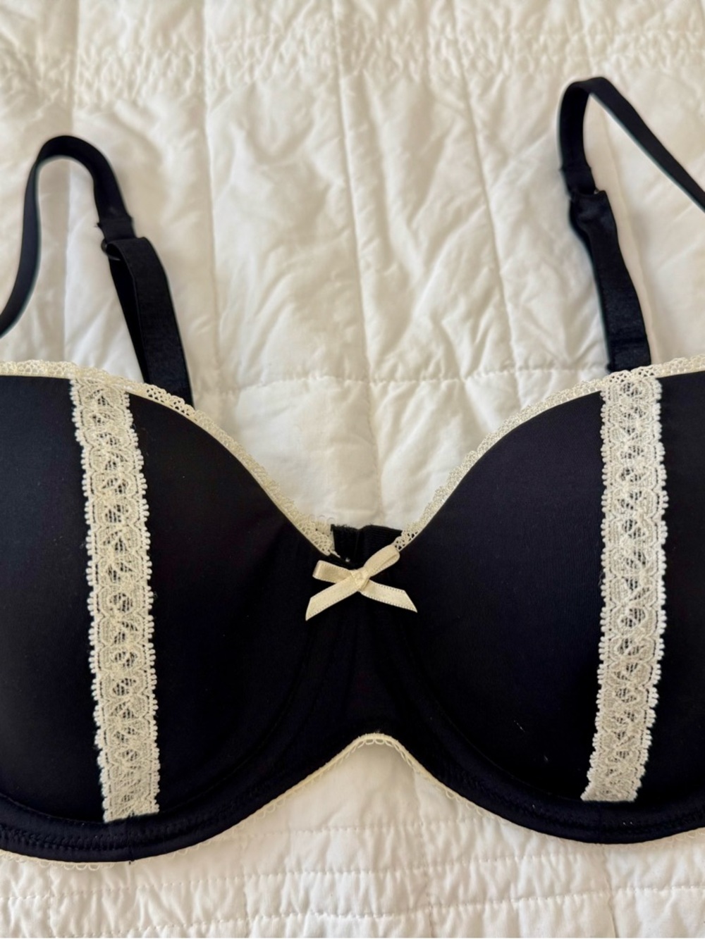Black Lace-Trim Underwire Bra with Cream Accents